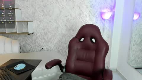 Snapshot of valeriia_moon chatting on 4, 6, 2026 Valeria GomezGMT-5 2200-0600 online show from 4, 6, 2026