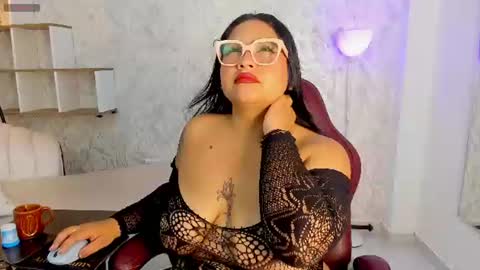 Snapshot of valeriia_moon chatting on 24, 6, 2026 Valeria GomezGMT-5 2200-0600 online show from 24, 6, 2026