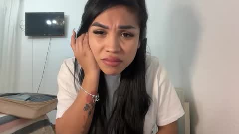 Snapshot of valeskaivanne chatting on 17, 11, 2025 valeskaivanne online show from 17, 11, 2025