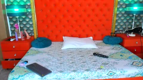 Snapshot of valleriejonnes chatting on 28, 4, 2026 Valerie Val V online show from 28, 4, 2026