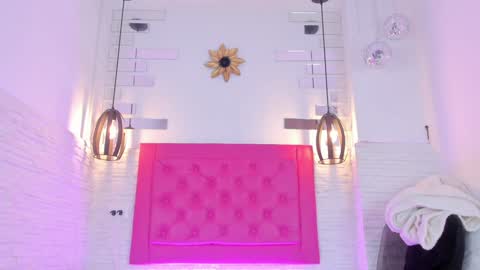 Snapshot of valloletsamar chatting on 4, 2, 2025 Vallolet Peach  online show from 4, 2, 2025