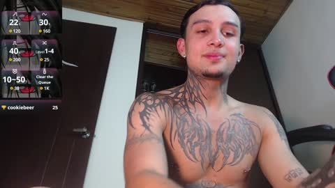 Snapshot of vampiredavyd chatting on 20, 12, 2024 david guzman i model independenthelp me with a thumbs up online show from 20, 12, 2024