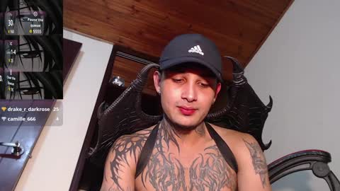 Snapshot of vampiredavyd chatting on 26, 12, 2024 david guzman i model independenthelp me with a thumbs up online show from 26, 12, 2024