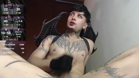 Snapshot of vampiredavyd chatting on 7, 1, 2025 david guzman i model independenthelp me with a thumbs up online show from 7, 1, 2025