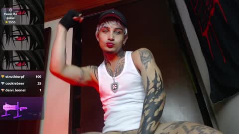 Snapshot of vampiredavyd chatting on 11, 1, 2025 david guzman i model independenthelp me with a thumbs up online show from 11, 1, 2025