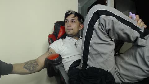 Snapshot of vampiredavyd chatting on 17, 1, 2025 david guzman i model independenthelp me with a thumbs up online show from 17, 1, 2025