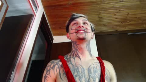 Snapshot of vampiredavyd chatting on 23, 1, 2025 david guzman i model independenthelp me with a thumbs up online show from 23, 1, 2025