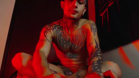Snapshot of vampiredavyd chatting on 25, 1, 2025 david guzman i model independenthelp me with a thumbs up online show from 25, 1, 2025