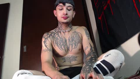 Snapshot of vampiredavyd chatting on 27, 1, 2025 david guzman i model independenthelp me with a thumbs up online show from 27, 1, 2025