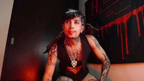 Snapshot of vampiredavyd chatting on 28, 1, 2025 david guzman i model independenthelp me with a thumbs up online show from 28, 1, 2025
