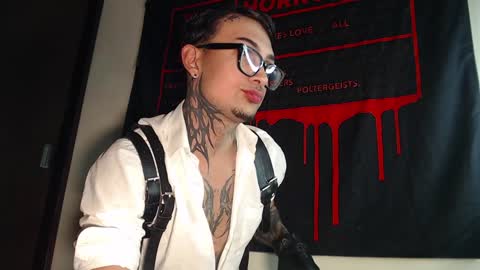 Snapshot of vampiredavyd chatting on 31, 1, 2025 david guzman i model independenthelp me with a thumbs up online show from 31, 1, 2025