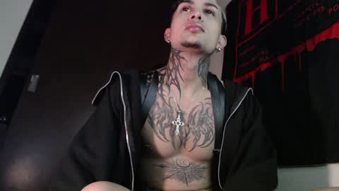 Snapshot of vampiredavyd chatting on 1, 2, 2025 david guzman i model independenthelp me with a thumbs up online show from 1, 2, 2025