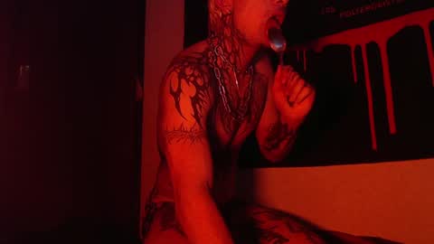 Snapshot of vampiredavyd chatting on 7, 2, 2025 david guzman i model independenthelp me with a thumbs up online show from 7, 2, 2025