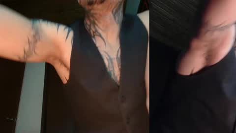 Snapshot of vampiredavyd chatting on 24, 2, 2025 david guzman i model independenthelp me with a thumbs up online show from 24, 2, 2025