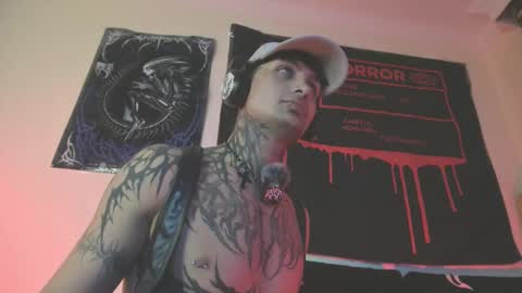 Snapshot of vampiredavyd chatting on 11, 9, 2025 david guzman i model independenthelp me with a thumbs up online show from 11, 9, 2025