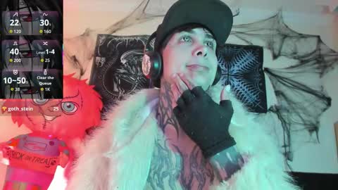 Snapshot of vampiredavyd chatting on 15, 10, 2025 david guzman i model independenthelp me with a thumbs up online show from 15, 10, 2025