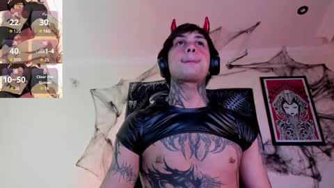 Snapshot of vampiredavyd chatting on 22, 10, 2025 david guzman i model independenthelp me with a thumbs up online show from 22, 10, 2025