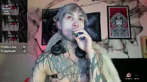 david guzman i model independenthelp me with a thumbs up online show from 6, 11, 2025