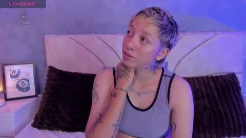 vane_grey online show from 24, 5, 2026