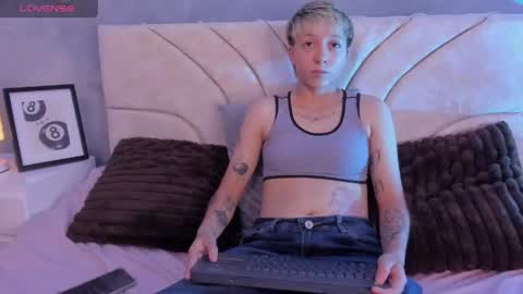 vane_grey online show from 26, 5, 2026