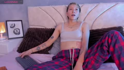 vane_grey online show from 28, 5, 2026
