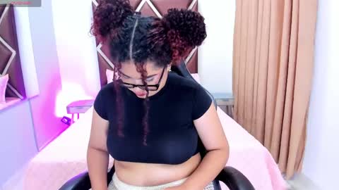 Snapshot of vanesa_coronel chatting on 28, 5, 2026 Vanesa online show from 28, 5, 2026