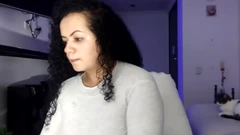 Snapshot of vanesam chatting on 5, 2, 2026 vanessa and samantha online show from 5, 2, 2026