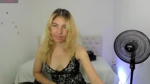 Snapshot of vanessa_21__ chatting on 28, 9, 2025 vanessa_21__ online show from 28, 9, 2025