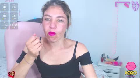 Snapshot of vanessa_21__ chatting on 5, 10, 2025 vanessa_21__ online show from 5, 10, 2025