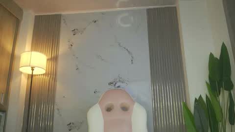 Vanessa Novvoa online show from 6, 11, 2025