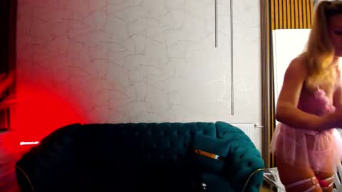 Snapshot of vanessa_posh chatting on 8, 10, 2025 vanessa_posh online show from 8, 10, 2025