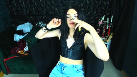 Vanessa Queen online show from 12, 12, 2024