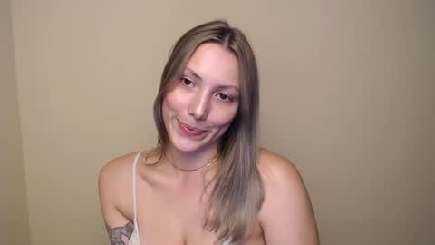 Snapshot of vanessakim_ chatting on 8, 9, 2025 Vanessa online show from 8, 9, 2025