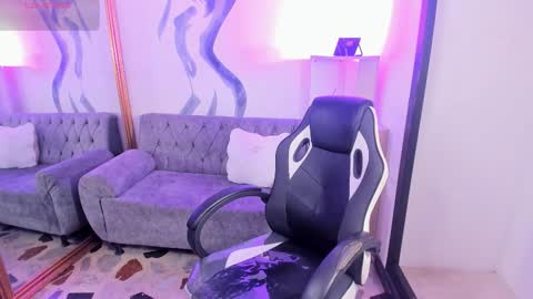 vanessascott_ online show from 10, 3, 2026