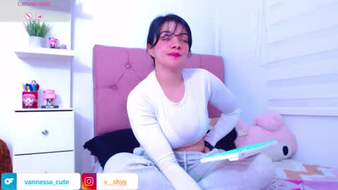 Snapshot of vannessa_shy chatting on 11, 9, 2025 Vanesa online show from 11, 9, 2025