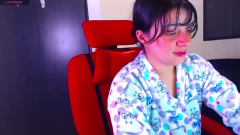 Snapshot of vannessa_shy chatting on 13, 10, 2025 Vanesa online show from 13, 10, 2025