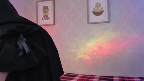 Vee Simons online show from 24, 10, 2025