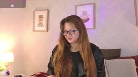 Vee Simons online show from 21, 11, 2025