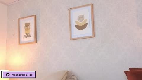 Vee Simons online show from 14, 4, 2026