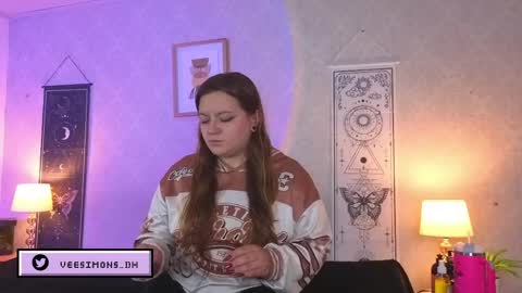 Snapshot of veesimons_dh chatting on 8, 6, 2026 Vee Simons online show from 8, 6, 2026