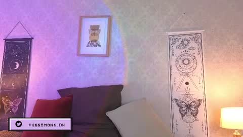 Snapshot of veesimons_dh chatting on 7, 7, 2026 Vee Simons online show from 7, 7, 2026