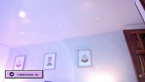 Snapshot of veesimons_dh chatting on 13, 7, 2026 Vee Simons online show from 13, 7, 2026