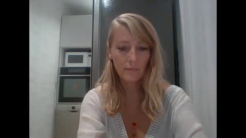 Snapshot of veessa chatting on 4, 10, 2025 Veessa online show from 4, 10, 2025