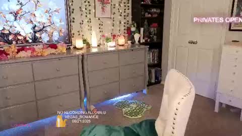 Snapshot of vegas_romance chatting on 21, 6, 2026 vegas_romance online show from 21, 6, 2026