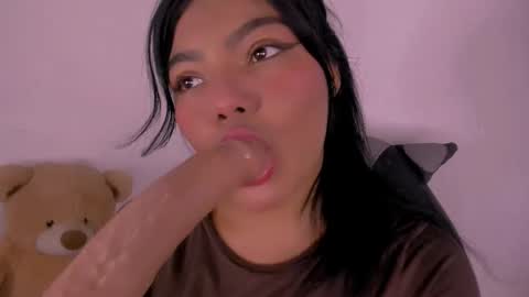 Snapshot of veky_saliva01 chatting on 26, 10, 2025 camila online show from 26, 10, 2025