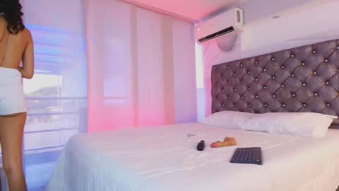 Barbie luna  online show from 4, 3, 2026