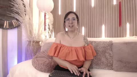 Emma Curly online show from 3, 6, 2026