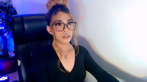 velvet_delux69 online show from 7, 11, 2025
