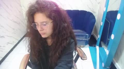 velvet_moon_v online show from 18, 3, 2026