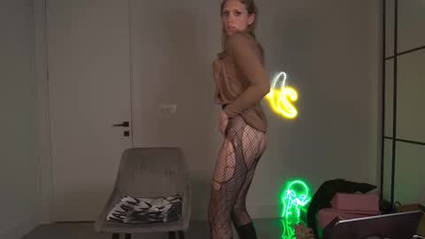 VelvetTGirl online show from 16, 3, 2026